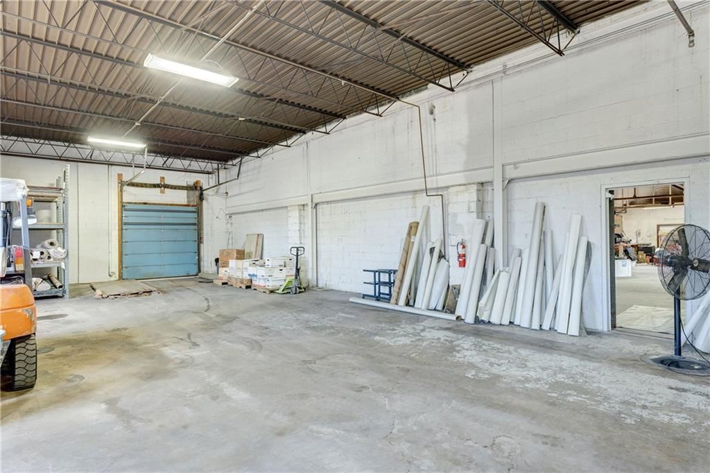 Photo 16 of 48 - 6220 Raytown Road