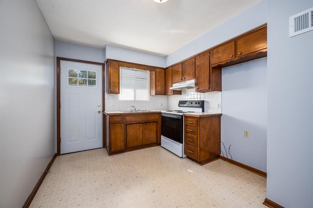 11201 Leavenworth Road — photo 14