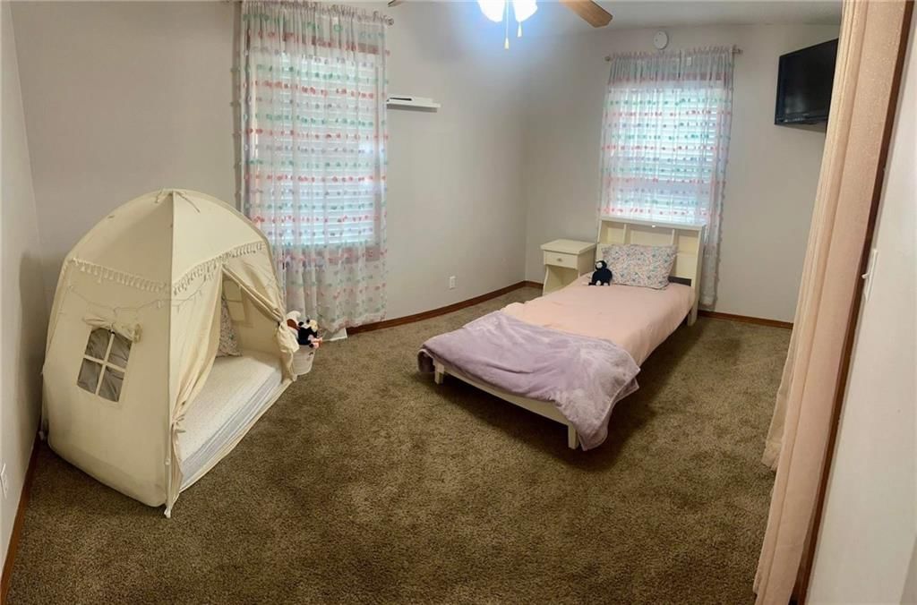 104 N Crawford Street — photo 37