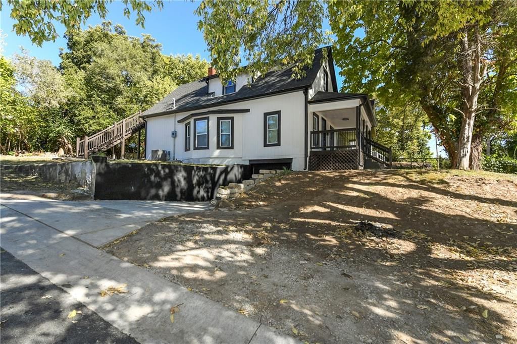 Photo 5 of 31 - 1346 Greeley Avenue