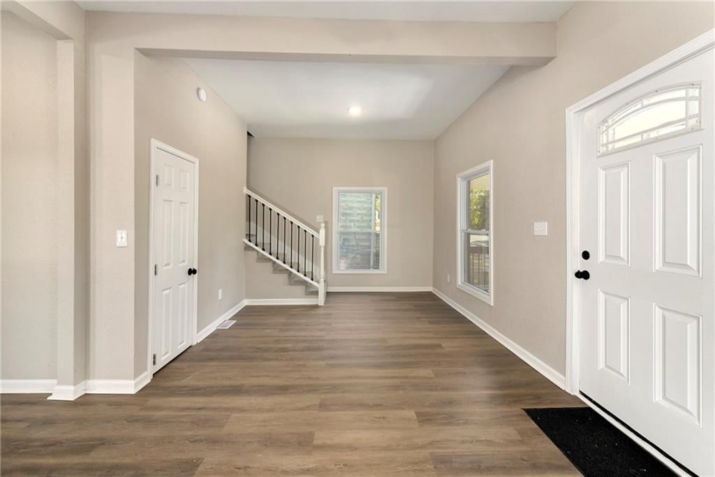 Photo 7 of 31 - 1346 Greeley Avenue