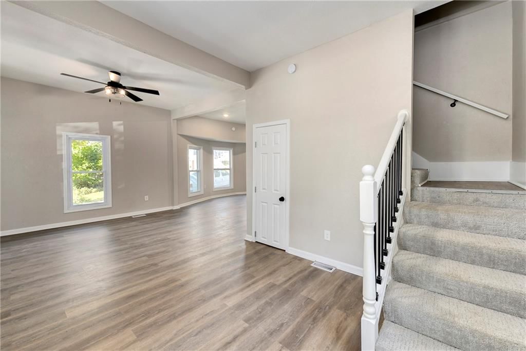 Photo 9 of 31 - 1346 Greeley Avenue