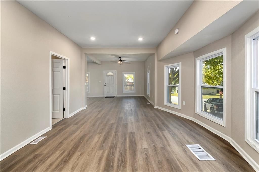 Photo 13 of 31 - 1346 Greeley Avenue