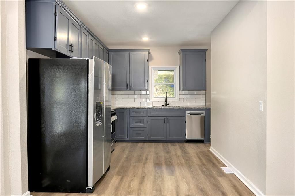 Photo 14 of 31 - 1346 Greeley Avenue