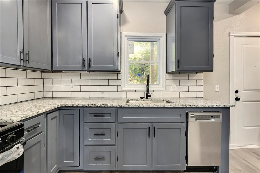 Photo 16 of 31 - 1346 Greeley Avenue