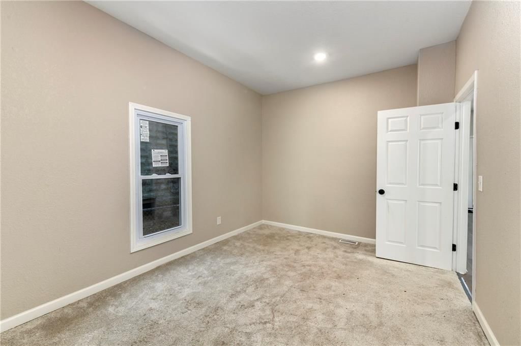 Photo 19 of 31 - 1346 Greeley Avenue
