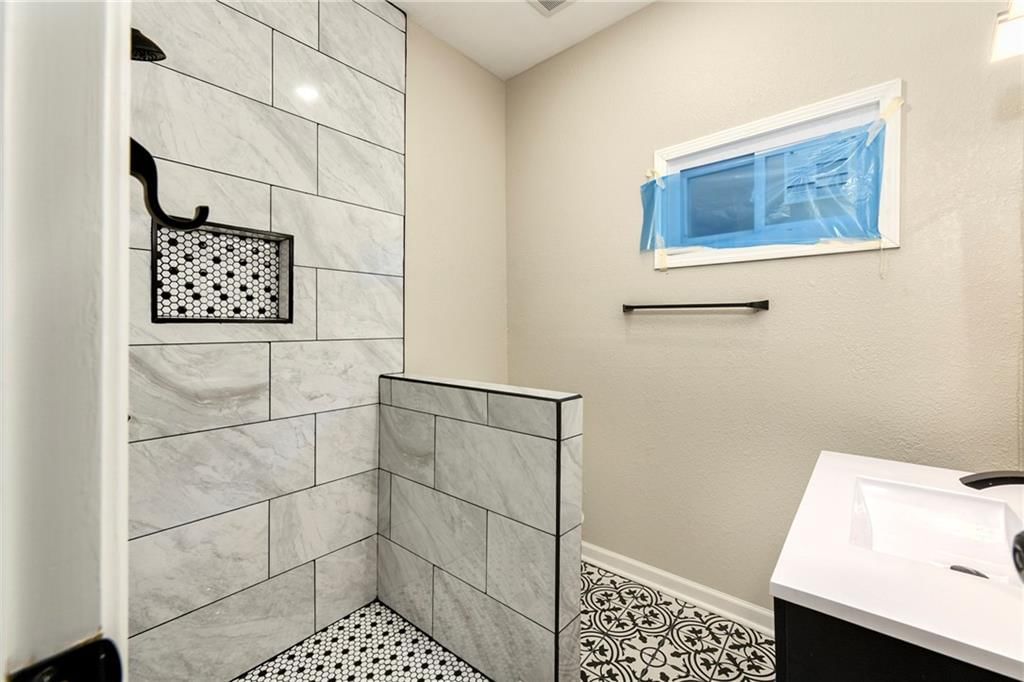 Photo 20 of 31 - 1346 Greeley Avenue