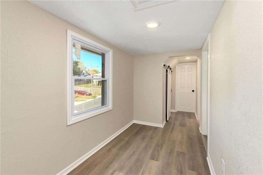 Photo 22 of 31 - 1346 Greeley Avenue