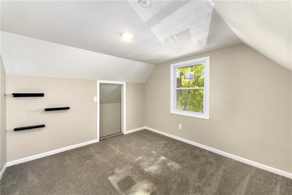 Photo 23 of 31 - 1346 Greeley Avenue