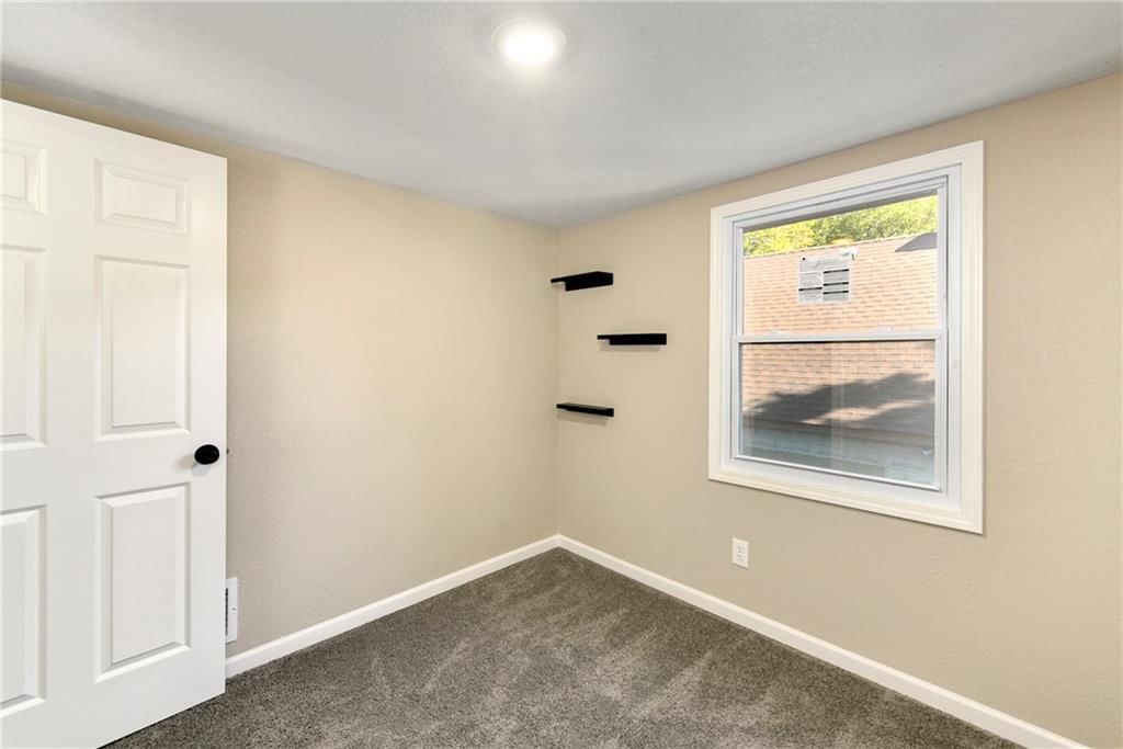 Photo 24 of 31 - 1346 Greeley Avenue