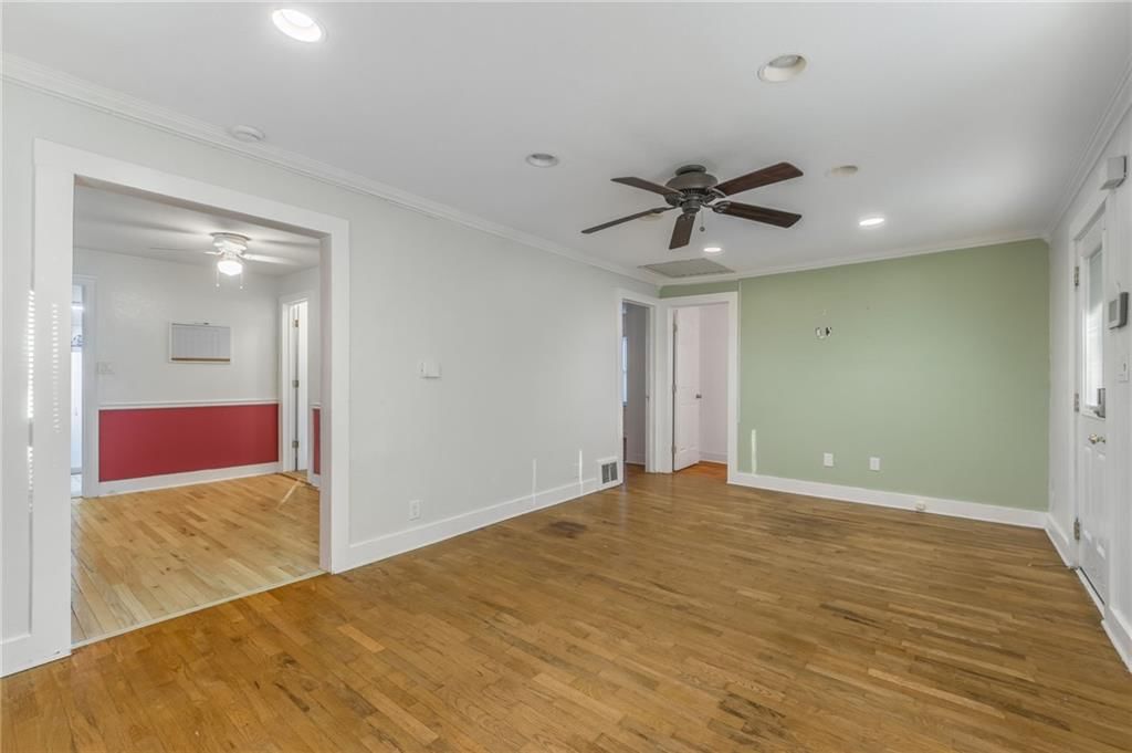Photo 5 of 17 - 500 S FOREST Avenue