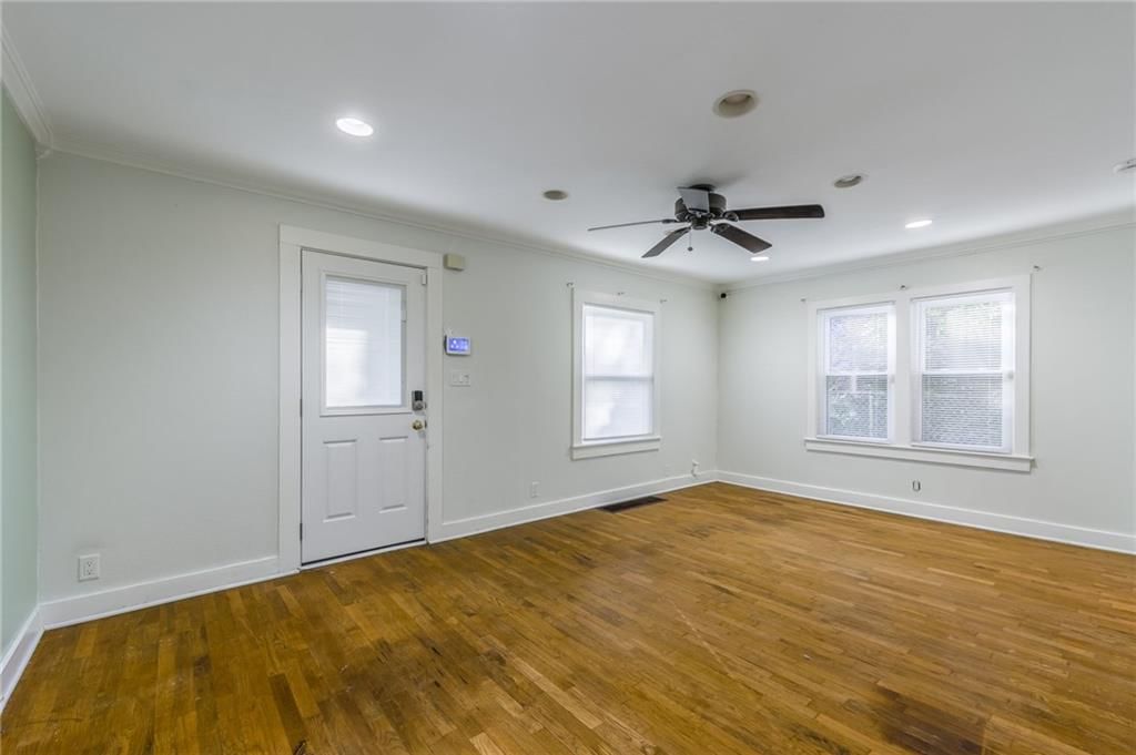 Photo 6 of 17 - 500 S FOREST Avenue