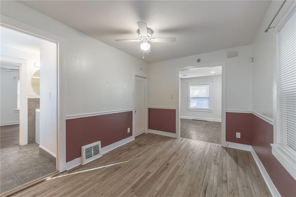 Photo 8 of 17 - 500 S FOREST Avenue