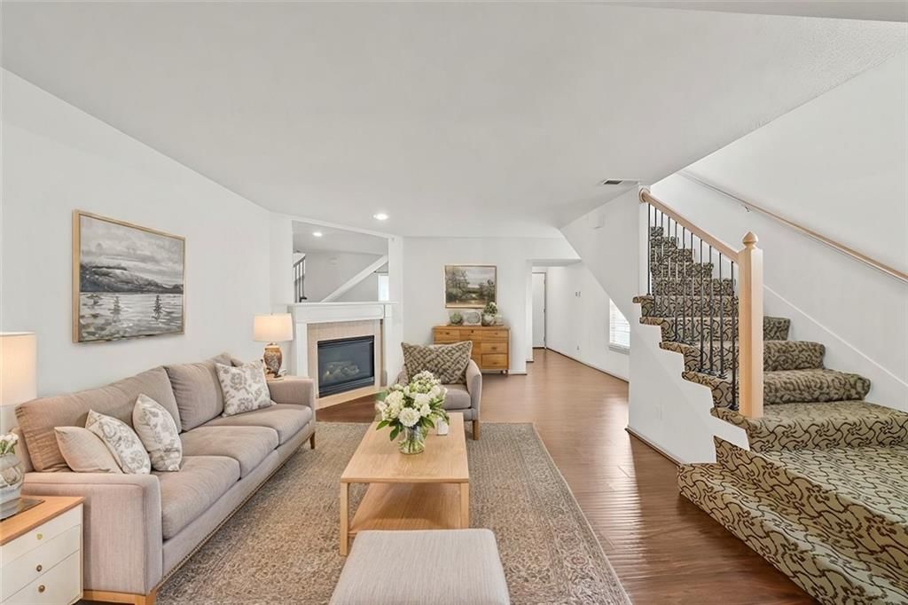 10668 E 46th Street — photo 3