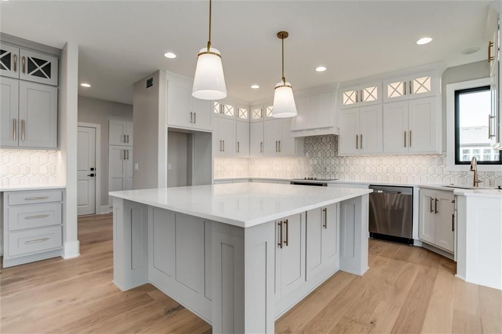 Photo 15 of 48 - 3411 S Mize Ridge Court