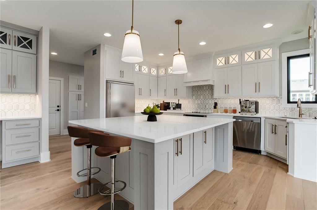 Photo 16 of 48 - 3411 S Mize Ridge Court