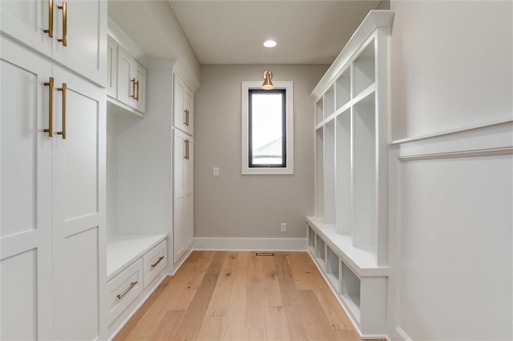Photo 23 of 48 - 3411 S Mize Ridge Court