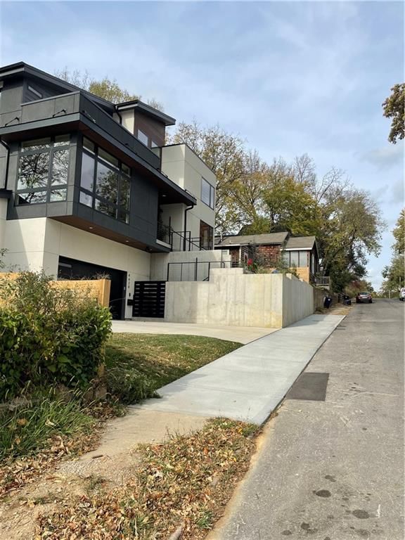 4637 Genessee Street — photo 5