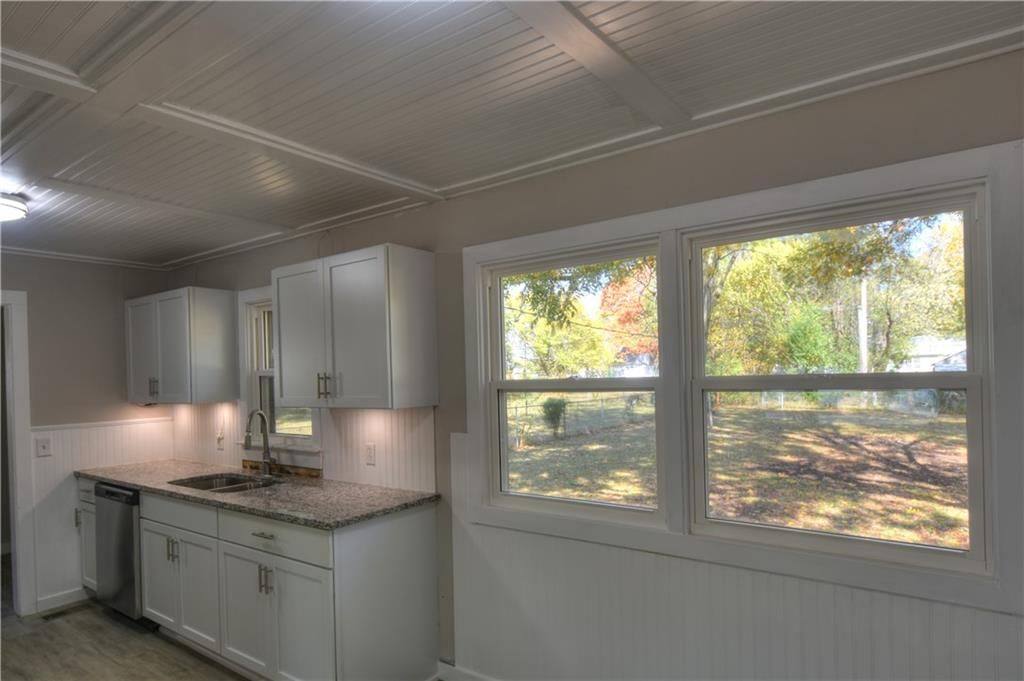 Photo 4 of 8 - 820 W Oak Street