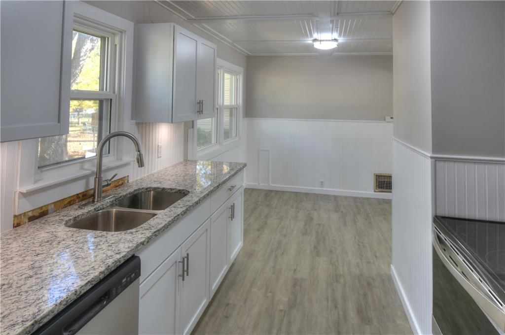 Photo 5 of 8 - 820 W Oak Street