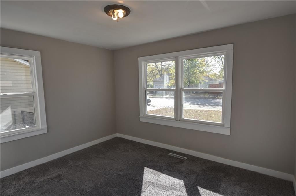 Photo 8 of 8 - 820 W Oak Street