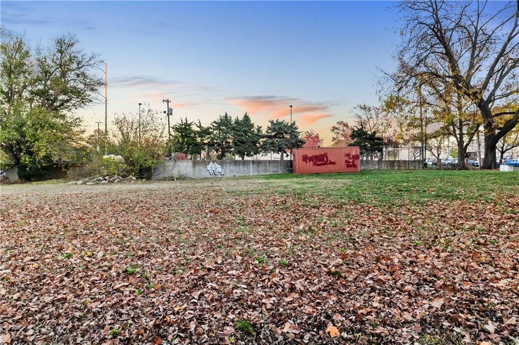2833 Harrison Street — photo 13