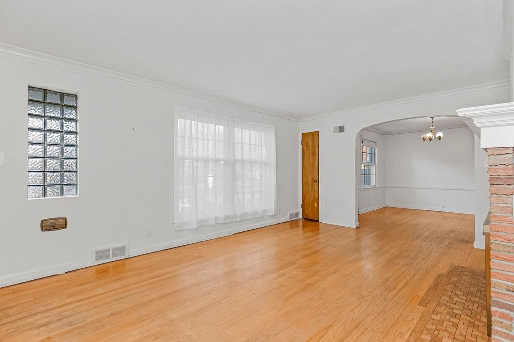 7543 Oak Street — photo 5
