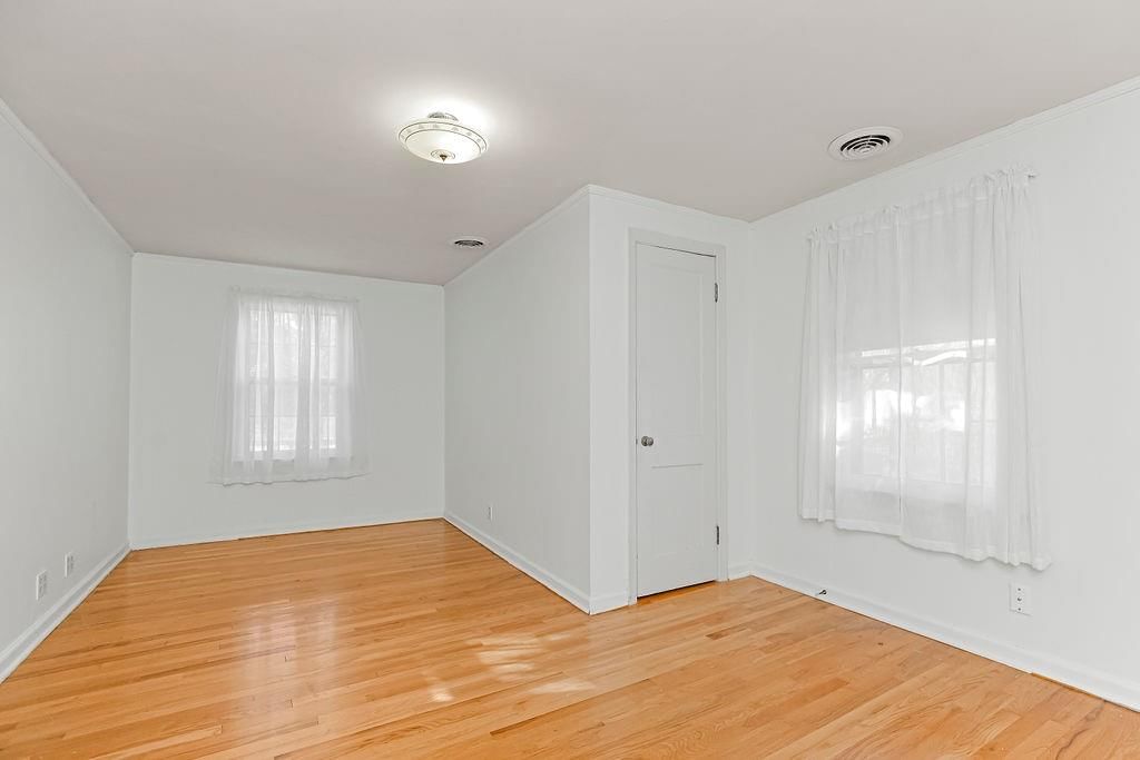 7543 Oak Street — photo 18