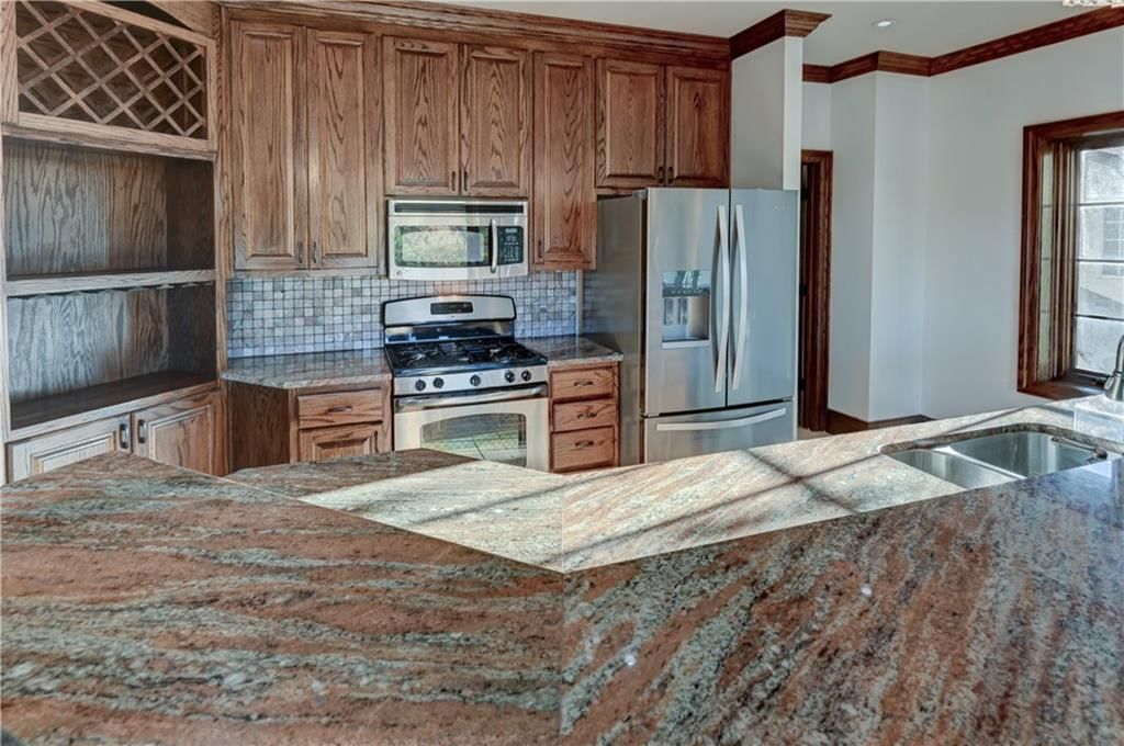 4943 Ward Parkway — photo 30