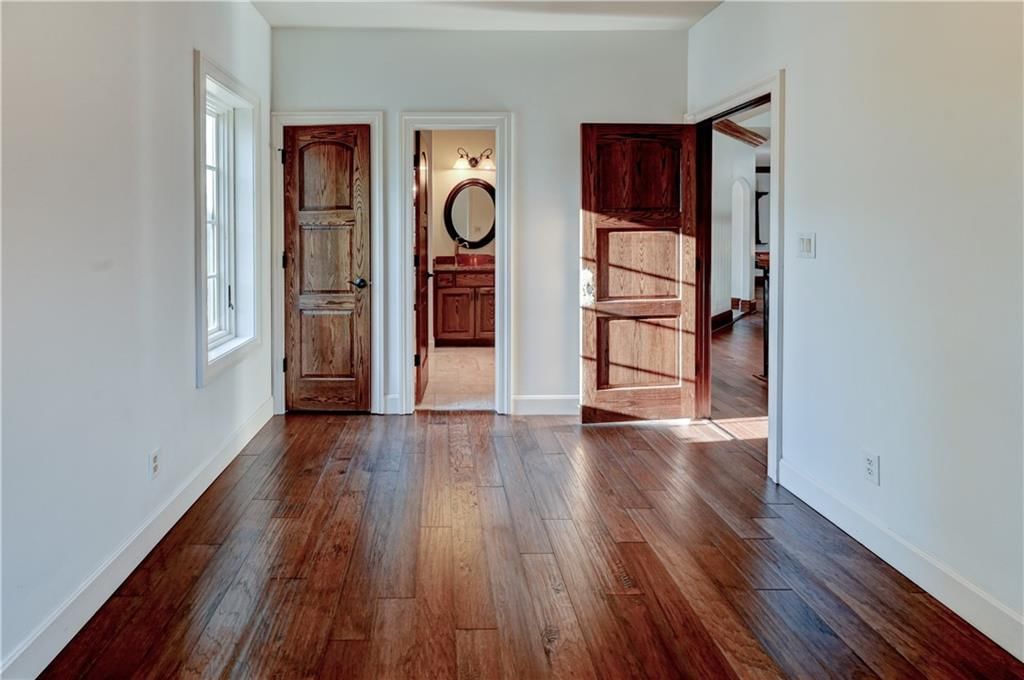 4943 Ward Parkway — photo 36