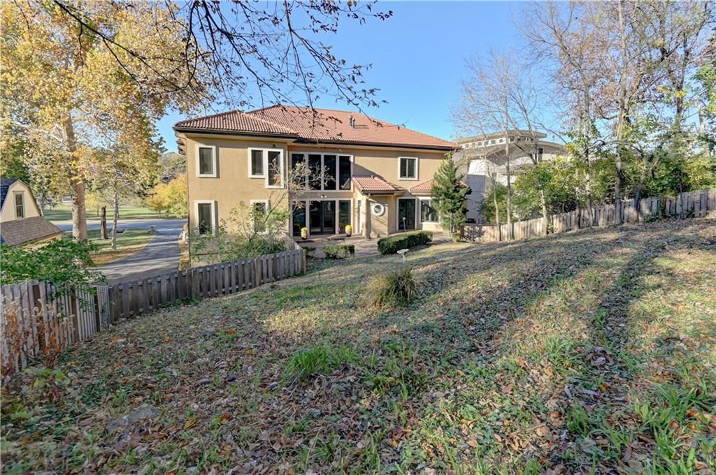 4943 Ward Parkway — photo 57
