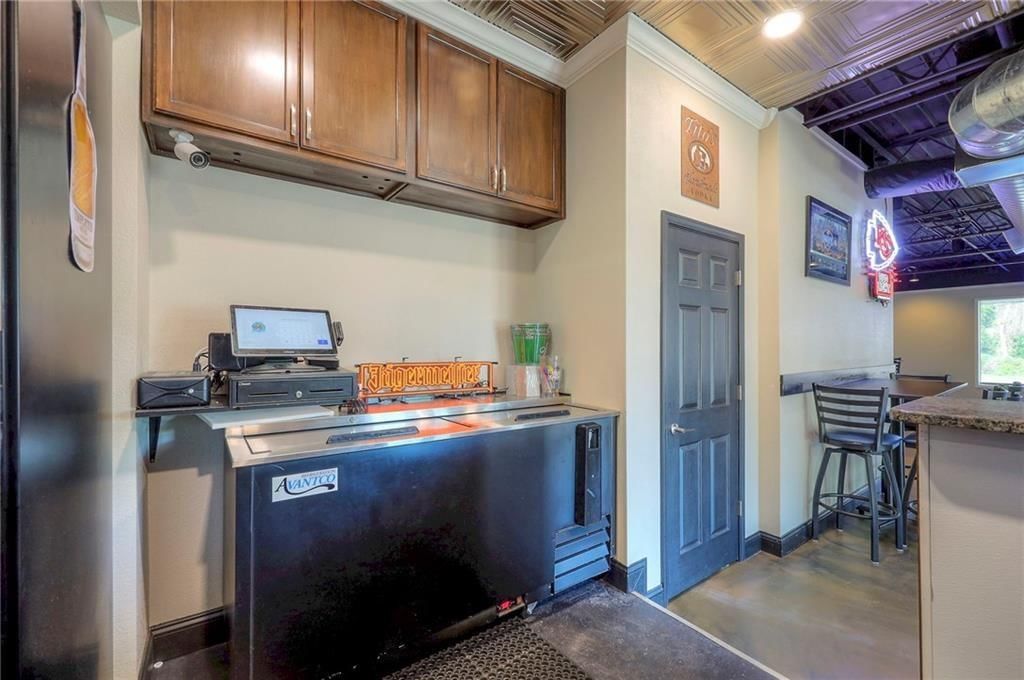 4545 N Brighton Avenue — photo 36