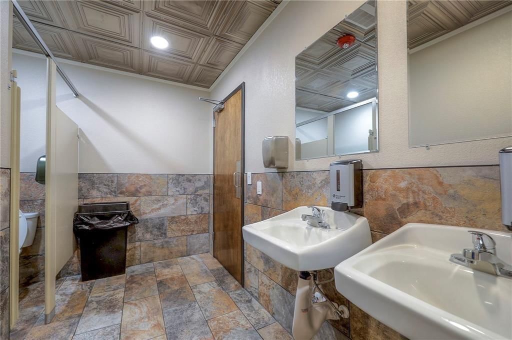 4545 N Brighton Avenue — photo 40