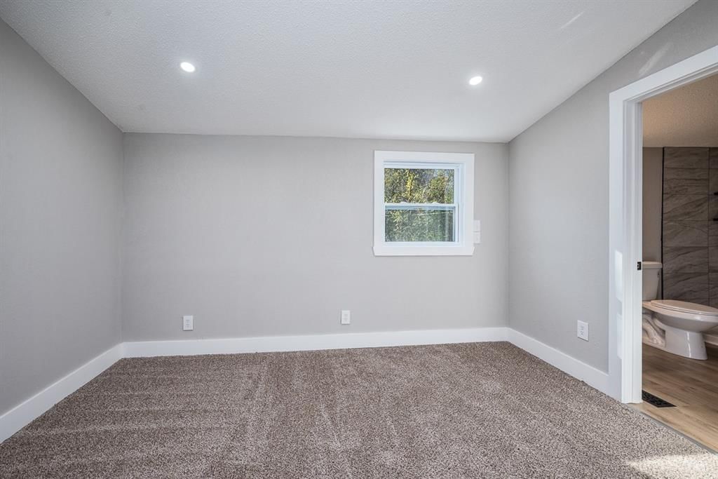 559 Middle Street — photo 9
