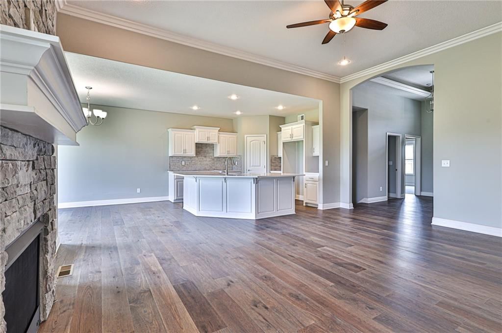 10220 N Winchester Avenue — photo 6