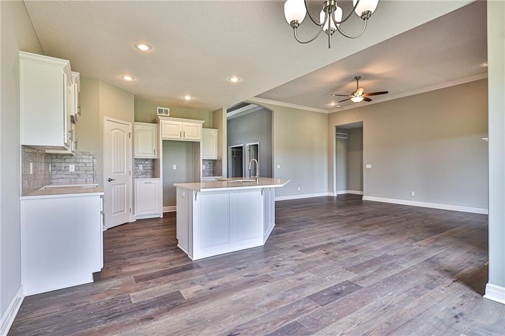 10220 N Winchester Avenue — photo 7