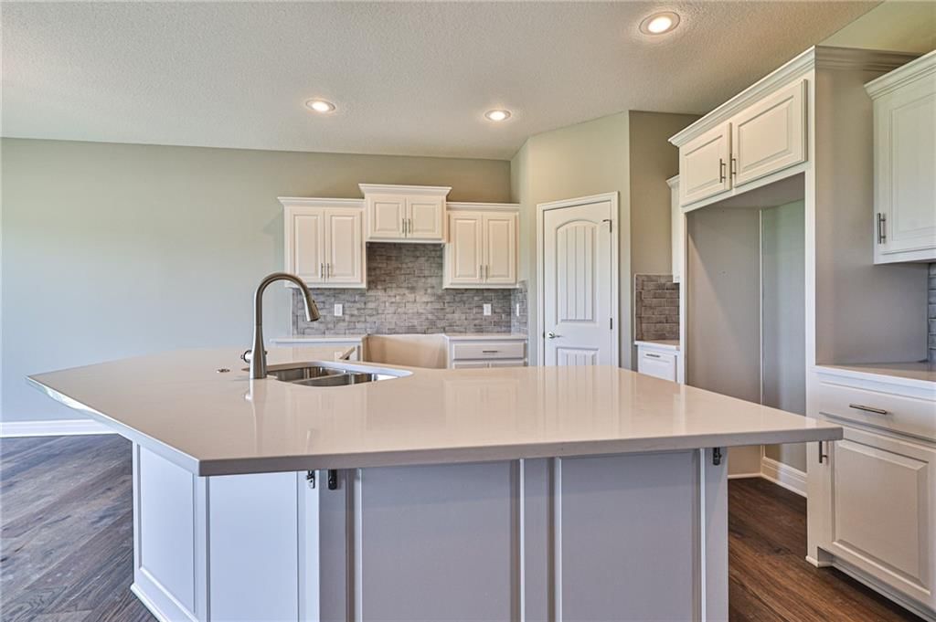 10220 N Winchester Avenue — photo 10