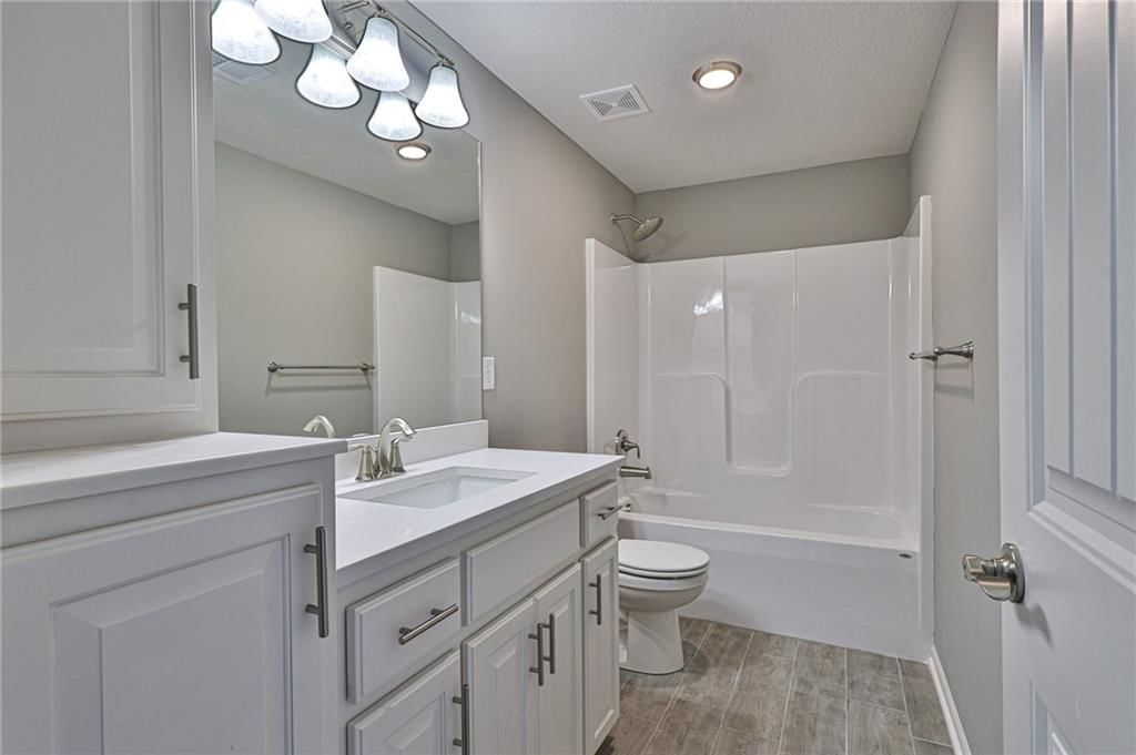 10220 N Winchester Avenue — photo 32