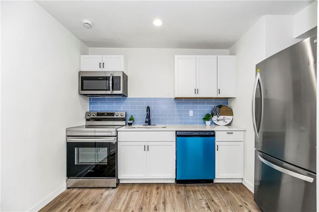 10802 Ewing Avenue — photo 17