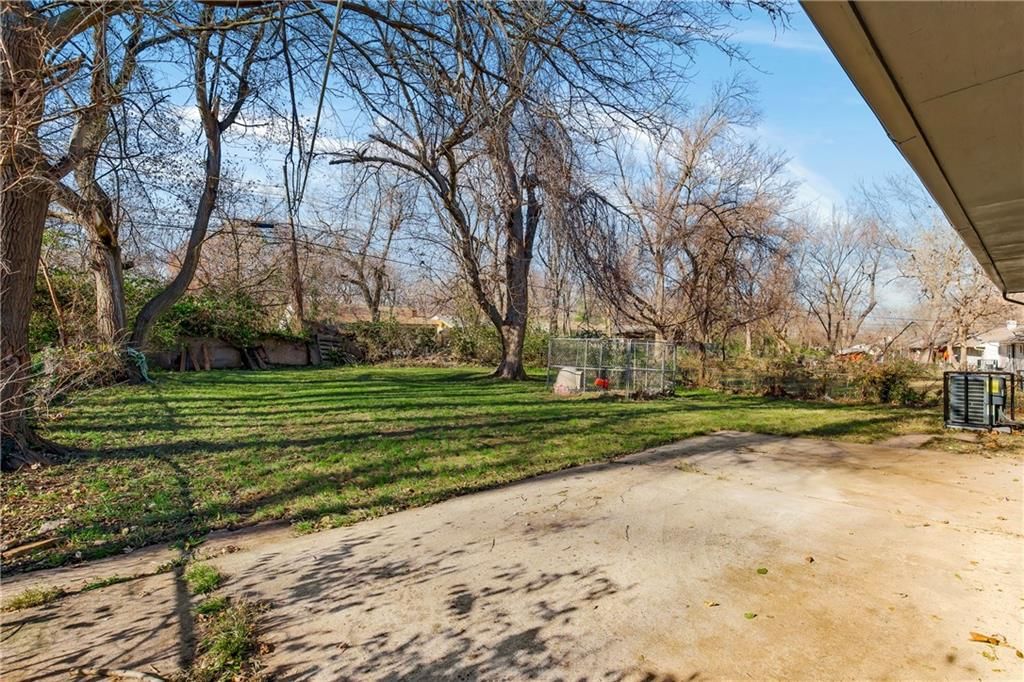 10802 Ewing Avenue — photo 29