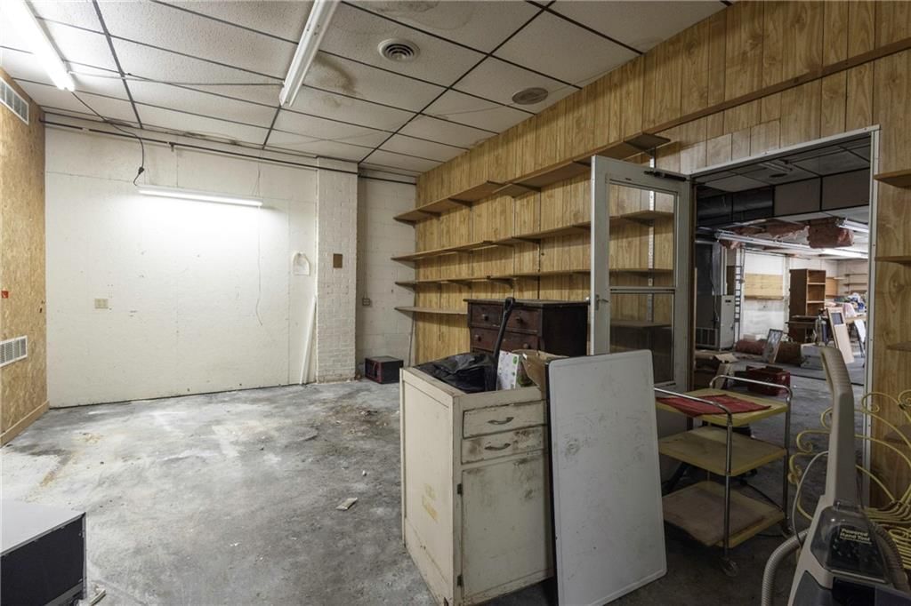 116 W 19TH Street — photo 37