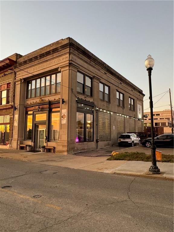 Photo 2 of 47 - 513 Francis Street