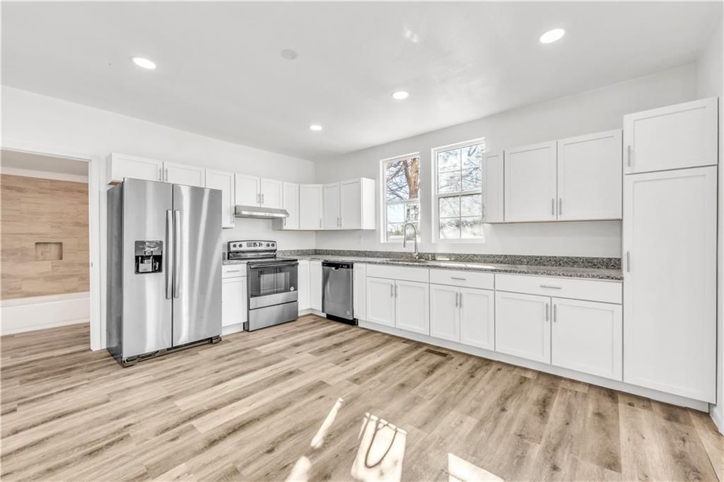 306 N Olive Street — photo 18