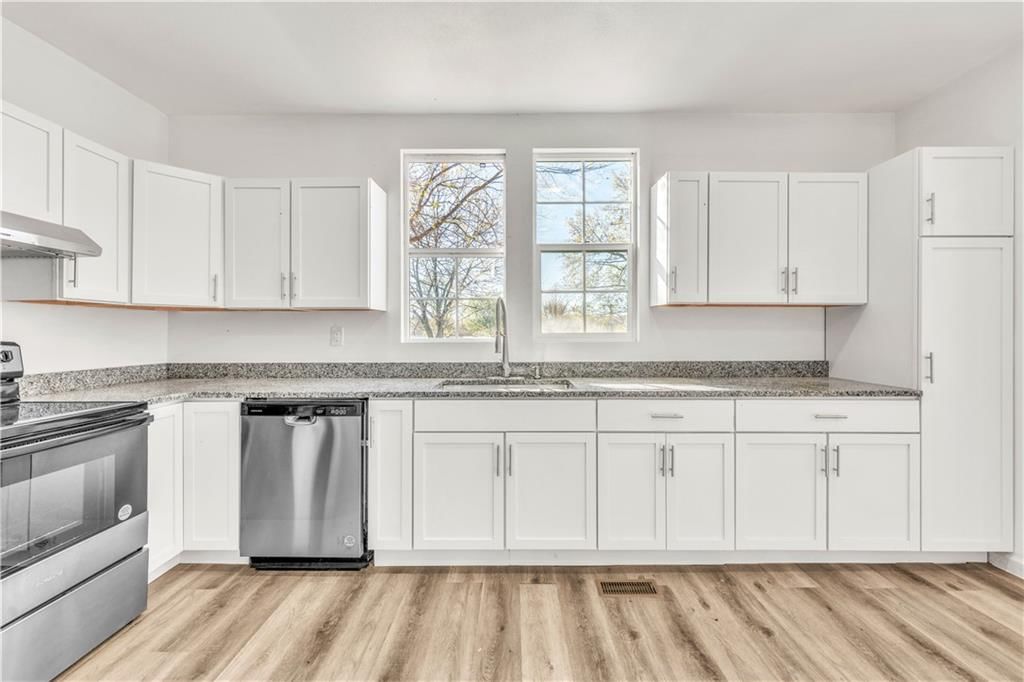 306 N Olive Street — photo 19