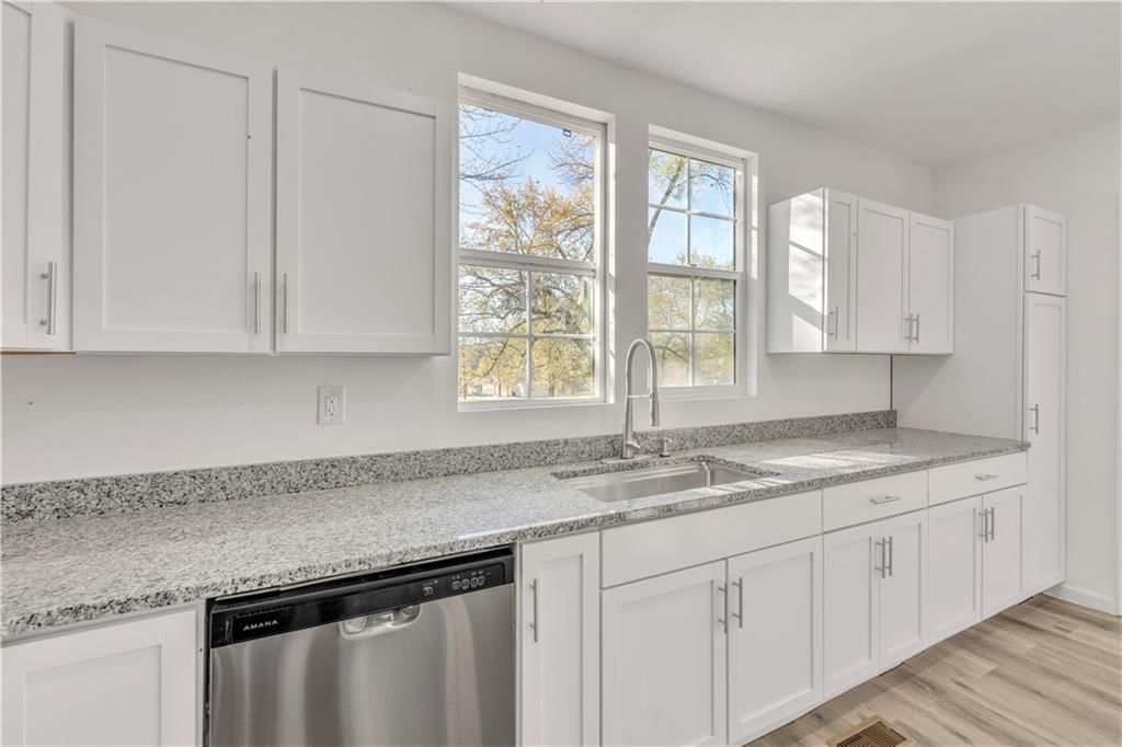 306 N Olive Street — photo 22