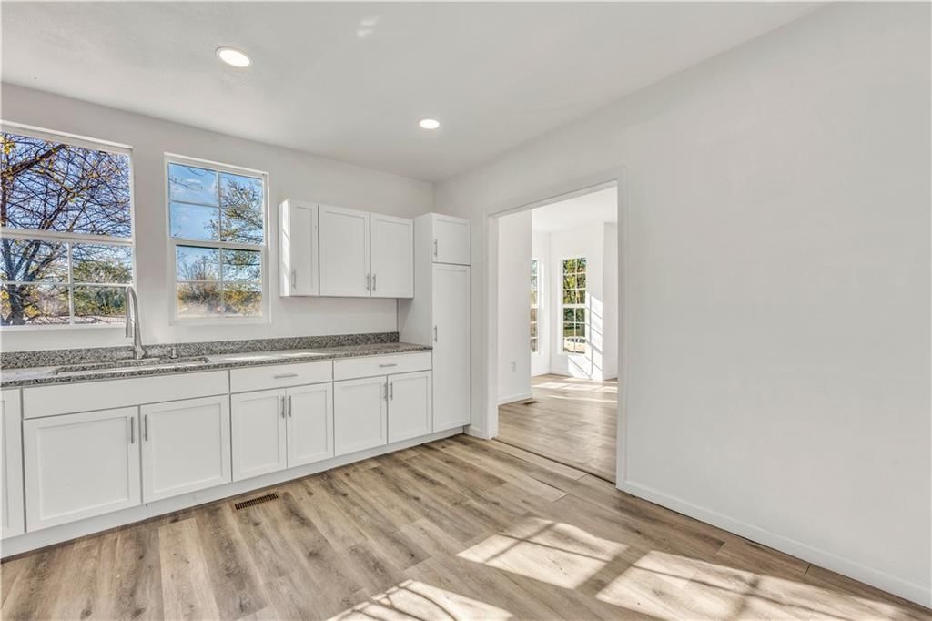 306 N Olive Street — photo 28