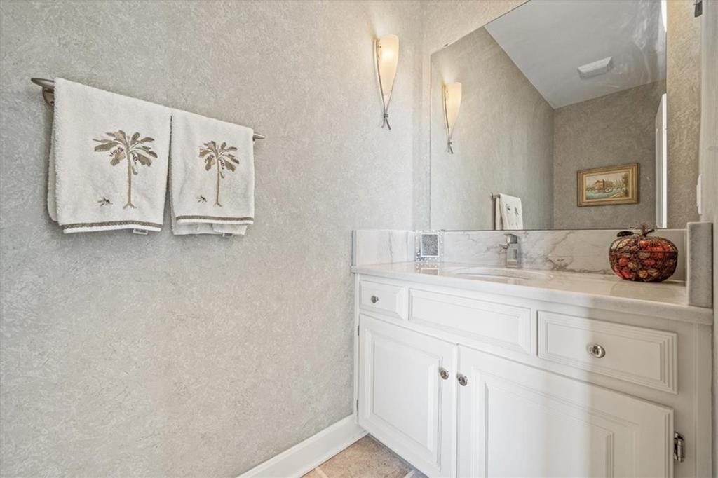 812 SW Lake Pines Drive — photo 10
