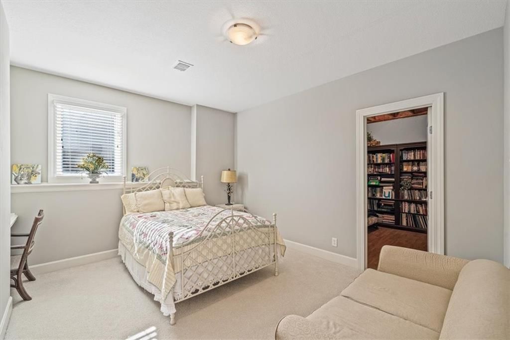 812 SW Lake Pines Drive — photo 35