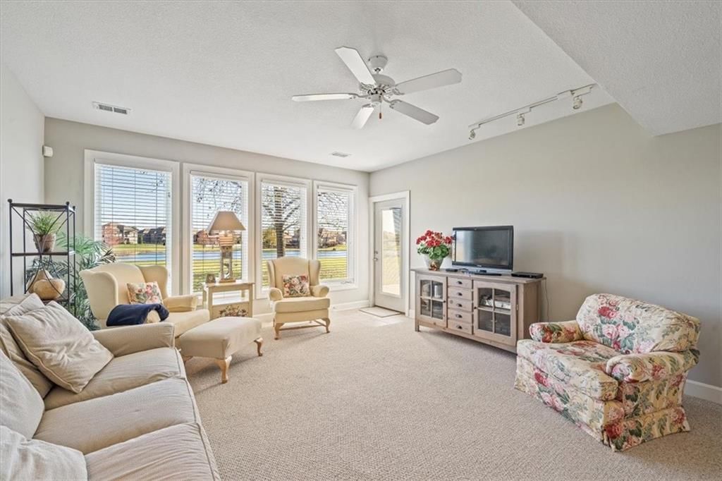 812 SW Lake Pines Drive — photo 40