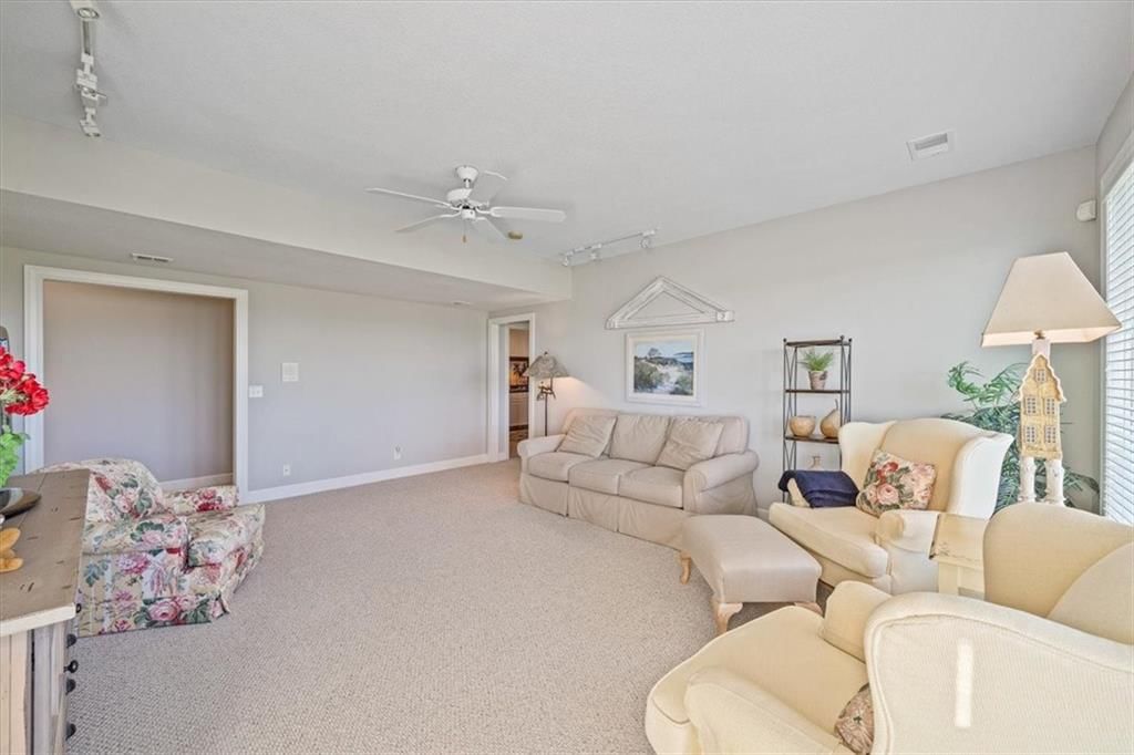 812 SW Lake Pines Drive — photo 41